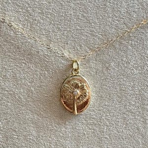Goudgevulde ketting met bloemenhanger