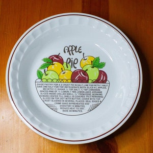 Vintage Apple Pie Recipe Pie Plate – Retro Ceramic Baking Dish – Farmhouse Kitchen Decor