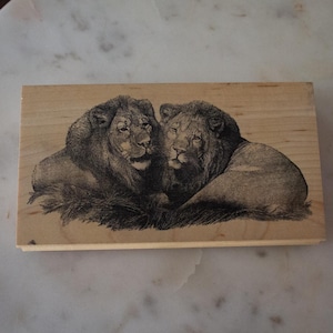 Tampon en bois représentant un couple de lions – Motif félins majestueux pour le scrapbooking, la fabrication de cartes et les journaux intimes