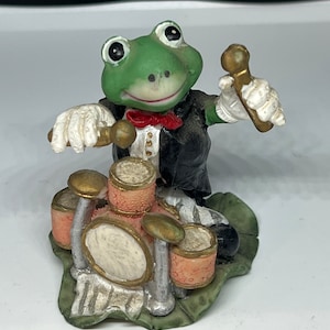 Curio frog drummer figurine