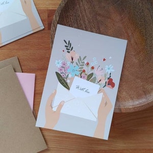Tarjeta A6 "Con amor", tarjeta primaveral con flores. Tarjeta para el Día de la Madre.