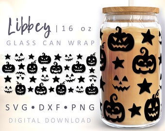 Puede incluir: Una descarga digital de un diseño de envoltura para lata de vidrio de 473 ml con un patrón en blanco y negro de caras de calabaza y estrellas. El texto "Libbey" y "SVG • DXF • PNG" también está incluido en el diseño.