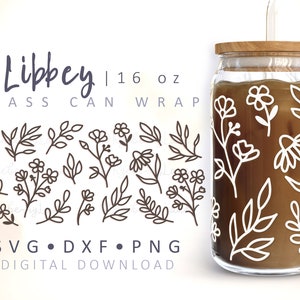 Puede incluir: Una descarga digital de un diseño de envoltura para lata de vidrio de 473 ml con un patrón floral. El diseño incluye una variedad de flores y hojas en contorno blanco sobre un fondo marrón. El texto "Libbey | 473 ml Envoltura para lata de vidrio" está en la parte superior de la imagen. El texto "SVG • DXF • PNG DESCARGA DIGITAL" está en la parte inferior de la imagen.