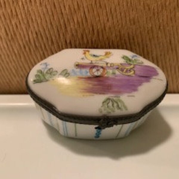 Limoges France Peint Main signed rooster trinket pill box