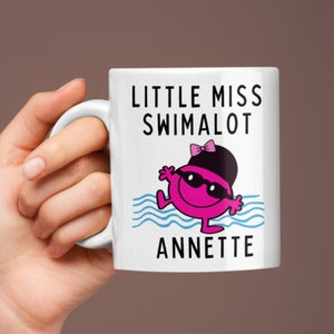 Personalisierte Schwimmertasse, kleine Fräulein Swimalot, Geschenk für Schwimmer, Schwimmgeschenk, lustiges Schwimmgeschenk, individuelles Schwimmgeschenk, wildes Schwimmen