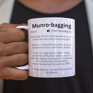 Munro-bagging mok, woordenboekdefinitie, cadeau voor Munro-Bagger, klimmer, Schotse bergen, heuvelwandelen, bergbeklimmer aanwezig, Ben Nevis