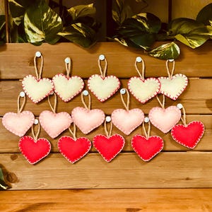 Set of 5 Felt Heart Ornaments – Handmade Decorative Hanging Hearts | Valentine’s Day Gift, Christmas Tree Decor, Home Decoration
