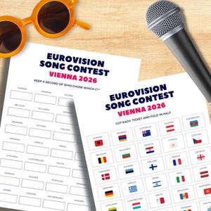 Puede incluir: Dos hojas de papel blancas con el texto "EUROVISION SONG CONTEST VIENNA 2026" en azul y rojo. Una hoja tiene casillas para rellenar, la otra tiene banderas de pa&iacute;ses. Un micr&oacute;fono negro y gafas de sol naranjas tambi&eacute;n est&aacute;n en la imagen.