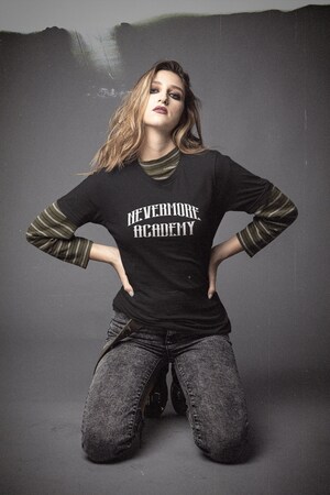 T-shirt Wednesday Addams Nevermore Academy - Licencié Officiel - Coupe Classique, Léger
