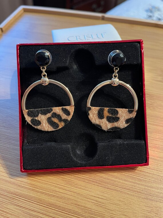 Half leopard theme drop earrings - image 5