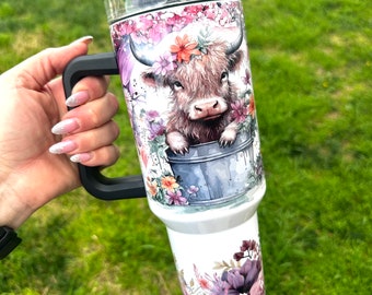 40oz Floral Tumbler, Cow tumbler, Highland Cow, Custom Tumbler, Travel Tumbler, Keeps drinks hot or cold for hours!