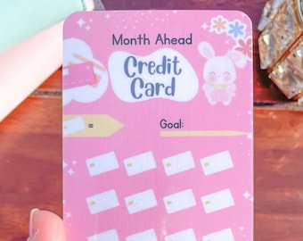 Creditcard l Month Ahead-spaaruitdaging | Geldtracker | Gelamineerd | Voor geldenvelop Insteek | Geschikt voor A6-map | Herbruikbaar