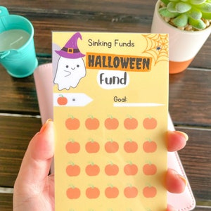 Halloween | Feiertagsspar-Challenge | Geld Tracker | Laminiert | Für A6 Sammelmappe & Geldumschlag | Wiederverwendbar | Sinkende Mittel