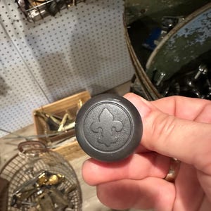 Fleur de lis - Bronze - Cabinet Knob - 1 1/4&quot; diameter
