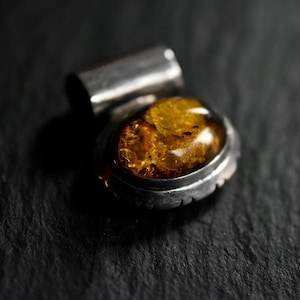 One-Of-A-Kind Yellow Baltic Amber Vintage Silver Sterling 925 Pendant Jewelry Luxurious Amber Stone 100 Authentic Hypoallergenic