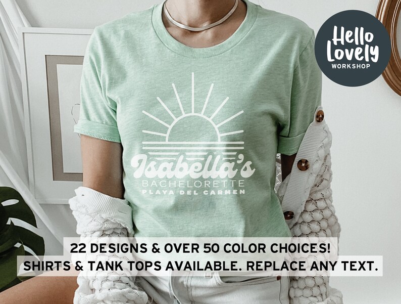 Peut inclure: Un t-shirt vert clair avec un graphique blanc d'un coucher de soleil et le texte "Isabella's Bachelorette Playa Del Carmen".