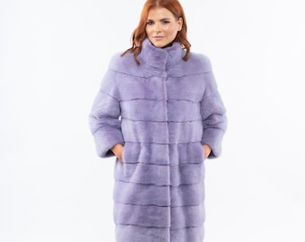 Lila kappa av äkta minkpäls, 7/8 ärmar. Vinterkappa, lila kappa, helhudad minkpäls, anpassad storlek. Moderna ytterkläder. Present till henne.