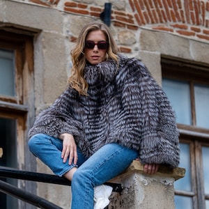 Fox fur cape, winter women&#39;s cape, natural color, fluffy fox fur. Arzande real fox fur, black and white. Winter warm fur cape. Gift for her.