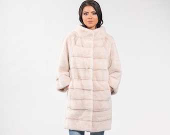 Babyrosa minkpälskappa, 3/4-ärmar, vinterkappa, specialstorlek. Helhudsminkpälsvagn, pälsytterkläder, damkläder. Present till henne.