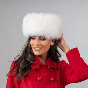 Witte Russische hoed van echt vossenbont met wit echt leer erop. Damesbontmuts, one size, handgemaakte, warme en stijlvolle damesbontmuts