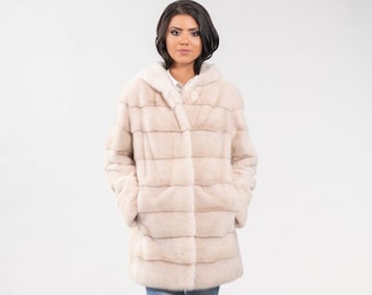 Babyrosa saga minkpälskappa med huva. Helhudsminkkappa, vinterkappa, damytterkläder, vinterkläder, varm kappa. Lyxig present till kvinnor.