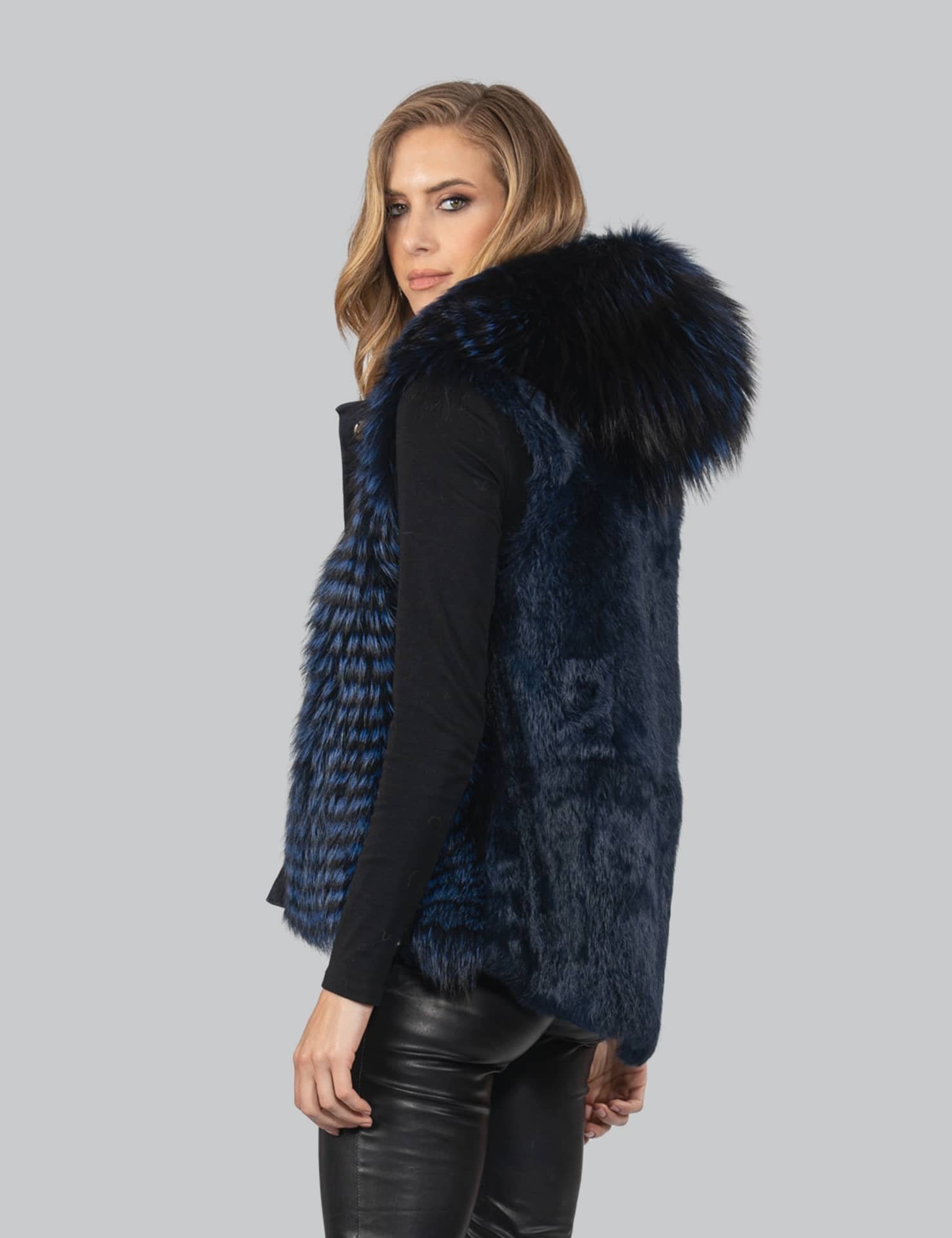 フード付き本毛皮＆ラビットファーベスト、ダークブルー。上質なフル