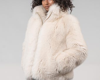 Ivory Fluffy Real Fox Fur Jacket With Zipper Closure. Full Skin