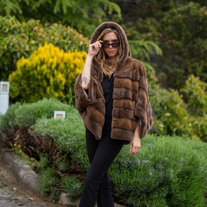 ONE SIZE brown real mink fur cape with hood. Full skin mink fur. Wide line women&#39;s hooded winter fur cape. Luxury Christmas gift for her.