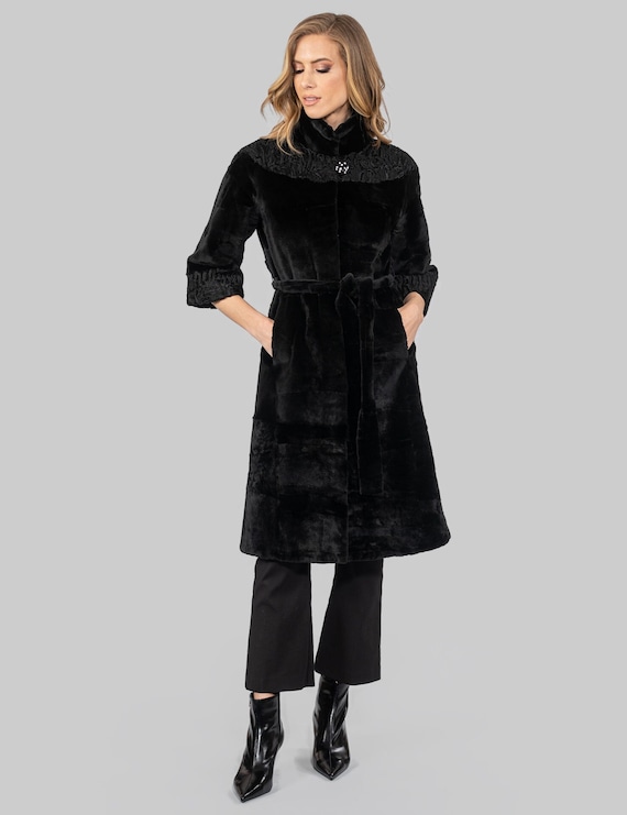 Cappotto lungo in pelliccia di visone nero con pelliccia di