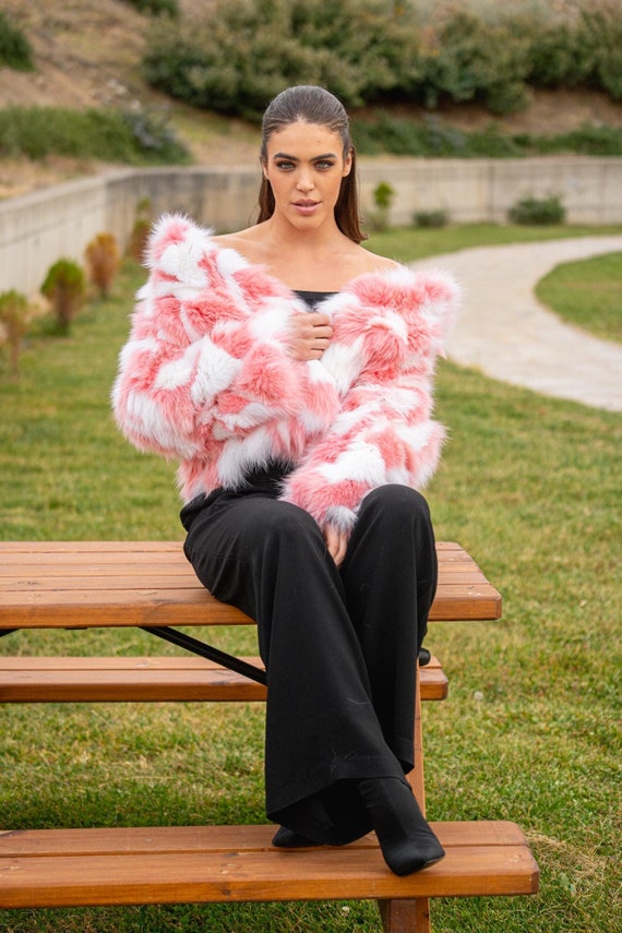 Giacca in vera pelliccia di volpe rosa e bianca con collo alto