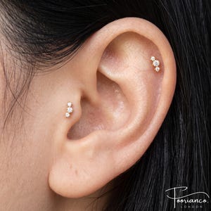 Pendiente de titanio de grado implante con triple circonita cúbica • Pendiente de tragus/hélix mini plano de 16G con rosca interna • Piercing de concha