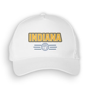 Peut inclure: Casquette de baseball blanche avec un logo "INDIANA" en or et un graphique de ballon de basket.