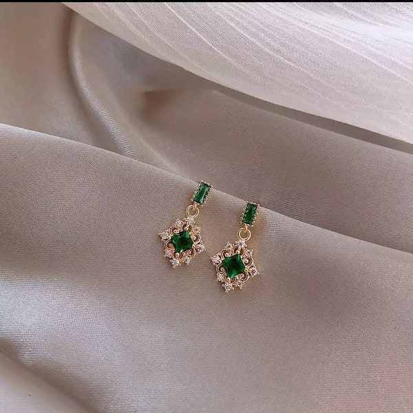 Gold & green, drop earrings, presents for her, emerald green, gold jewellery, gold drop earrings, gold and emerald, prom earrings, wedding