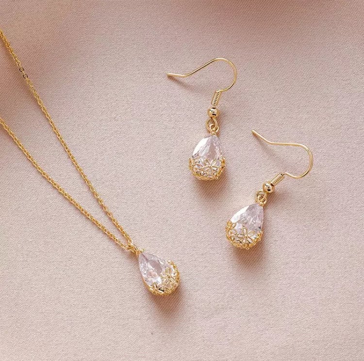 Gold Flower Drop Necklace Drop Earrings Oval Jewellery Set