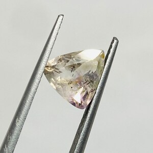Wunderschön ! Super Sieben ! Edelstein mit 7 Kristallen Heilstein Sieben Chakra Melodie Stein 8x8.50MM Trillion Form für die Schmuckherstellung