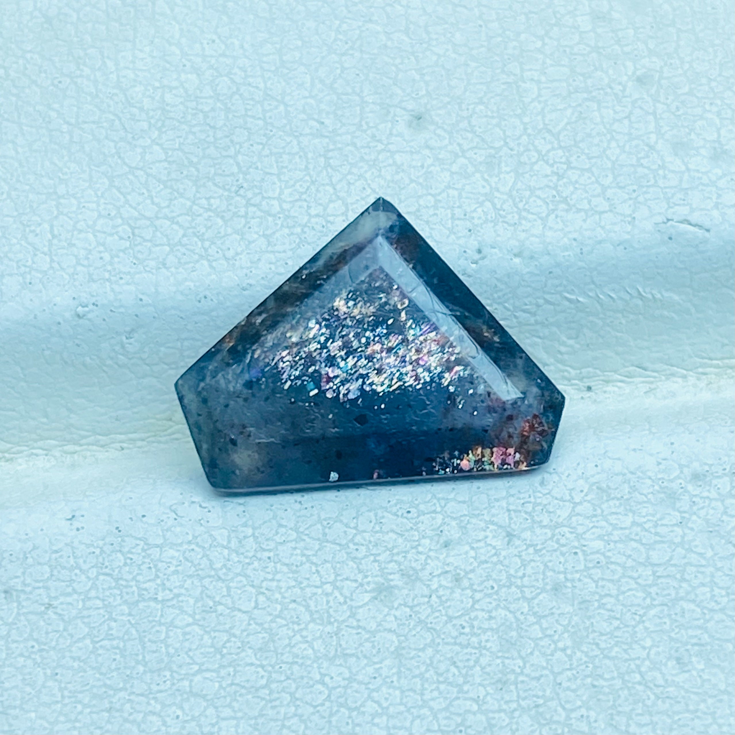 プレミアム 11 x 14 MM マルチカラー ブラッドショット アイオライト 