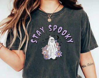 Chemise d'Halloween, Stay Spooky, Chemise d'Halloween aux couleurs confortables, Chemise fantôme, Fantôme rétro, Chemise d'Halloween rétro, T-shirt d'Halloween, Chemises d'automne