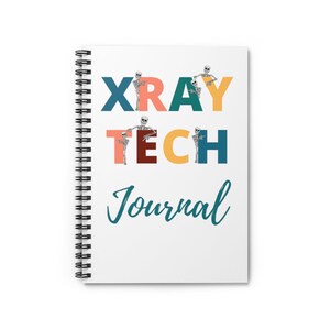 Może przedstawiać: Biały notes w oprawie spiralnej z tekstem "XRAY TECH JOURNAL" w kolorowych literach. Szkielety trzymają litery.
