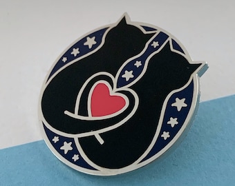 Love Cats enamel pin / black  / -  black cats sitting together / intertwined heart tails on a starry sky background