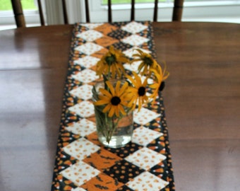 PDF Halloween Quilted Table Runner Pattern Digital Download Pattern, Sews up quickly!