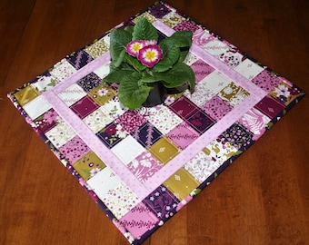 PDF Super-Simple Patchwork Quilted Table Topper Pattern Digital Download  18" Square with FREE  fussy cut PDF instructions