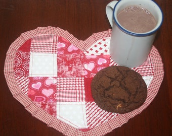 Patrón digital de alfombrilla para taza con volante y corazón de San Valentín en formato PDF