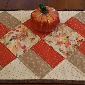 PDF Fussy Cut Table Runner Pattern Digital Download,  Perfect for Large Prints and Novelty Fabrics, Easy to sew