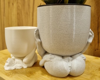 Femme nue tenant une jardinière / pot unique de fesses nues / pots pour plantes