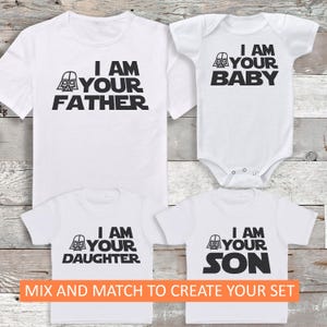 Peut inclure: T-shirts blancs et un body pour b&eacute;b&eacute; avec du texte noir et un graphisme de casque de Dark Vador. Les chemises indiquent "I AM YOUR FATHER", "I AM YOUR BABY", "I AM YOUR DAUGHTER" et "I AM YOUR SON". Le texte "MIX AND MATCH TO CREATE YOUR SET" est &eacute;galement pr&eacute;sent.