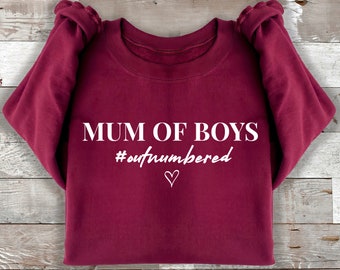 Choix de pulls, sweat-shirts à capuche et t-shirts en infériorité numérique pour maman de garçons - Cadeau pour maman, cadeau pour elle, cadeau pour maman, idées cadeaux pour maman, maman pour garçons