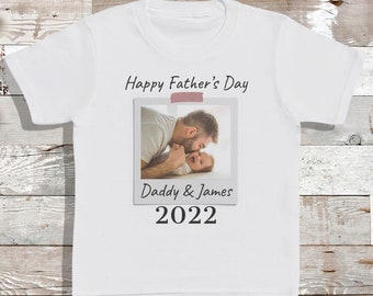 Happy Father&#39;s Day, Polaroid Photo- Personalised Name and Year - T-Shirt - Personalised Baby Gift -Personalised baby gift, Father&#39;s Day Gift