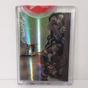 Carte à collectionner holographique exclusive Gremlins 2 The New Batch illustrée et signée par Dave Castr (NOUVEAU)
