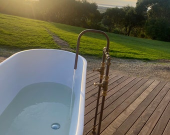 Outdoor/indoor bath taps hot and cold