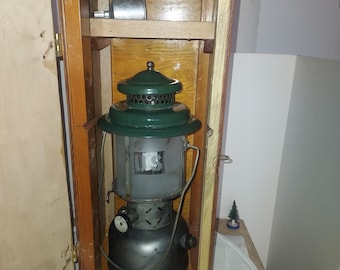 Vintage Coleman Lantern 220F/228F Pyrex Amber Globe 10/1964. Works
